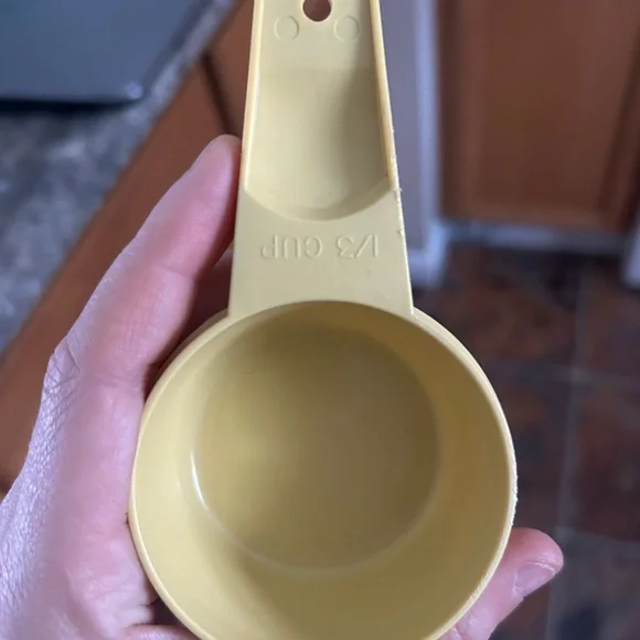Vintage tupperware made in the USA yellow measuring cups - Picture 3 of 8